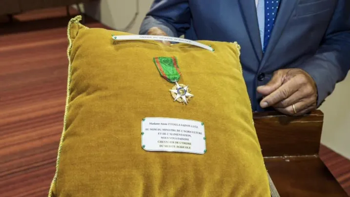 Précy Pitoula lors de la remise de la médaille de l’Ordre du Mérite agricole